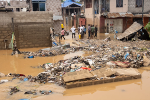 Inondations à Kinshasa : la rivière N’djili sort de son lit et submerge l’est de la capitale