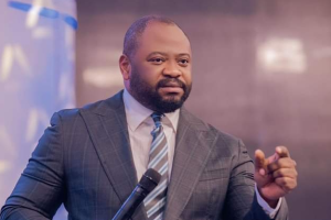 Le pasteur Moïse Mbiye s’attaque aux pasteurs favorables à la révision de la Constitution en RDC. 