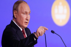 Russie: dans un discours martial, Vladimir Poutine met au défi les Occidentaux