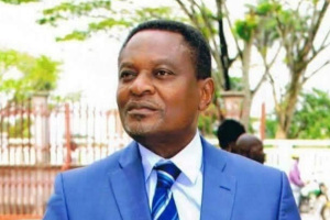 Cameroun : Anicet Ekane inhumé à Bomono, son village natal, dans une atmosphère émouvante et tendue