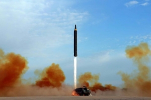Kim Jong-un a «supervisé» un «tir d’artillerie de longue portée»