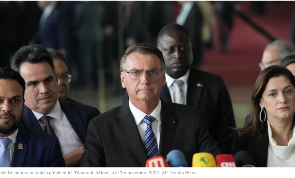 Brésil: Jair Bolsonaro s'engage à «respecter la Constitution»...