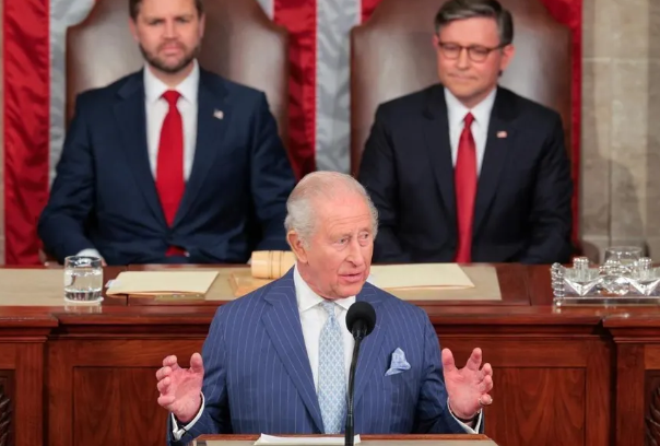 Face aux élus américains, le roi Charles III défend...