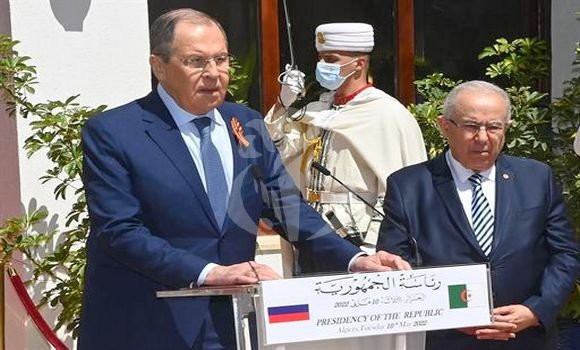 Algérie-Russie: signature d'un nouveau document servant...