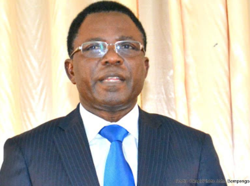 Théophile Mbemba urge Félix Tshisekedi à suspendre...